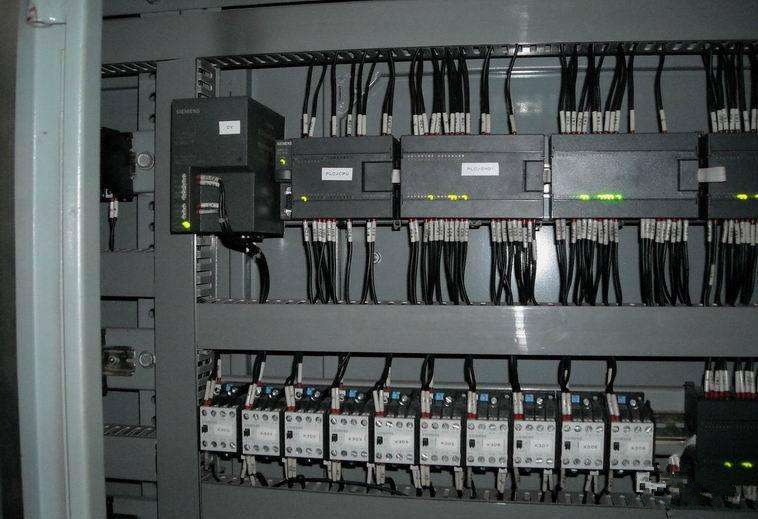 PLC变频器、触摸屏在中央空调节能改造技术中的应用